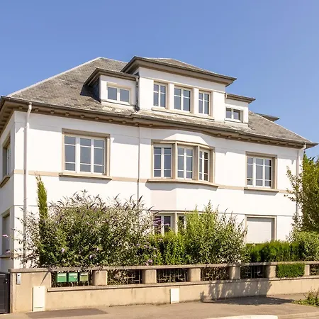 De Prestige Au Centre Climatise Avec Jardin Prive Lägenhet *