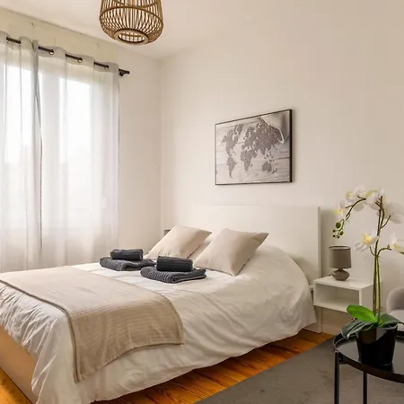 De Prestige Au Centre Climatise Avec Jardin Prive 콜마